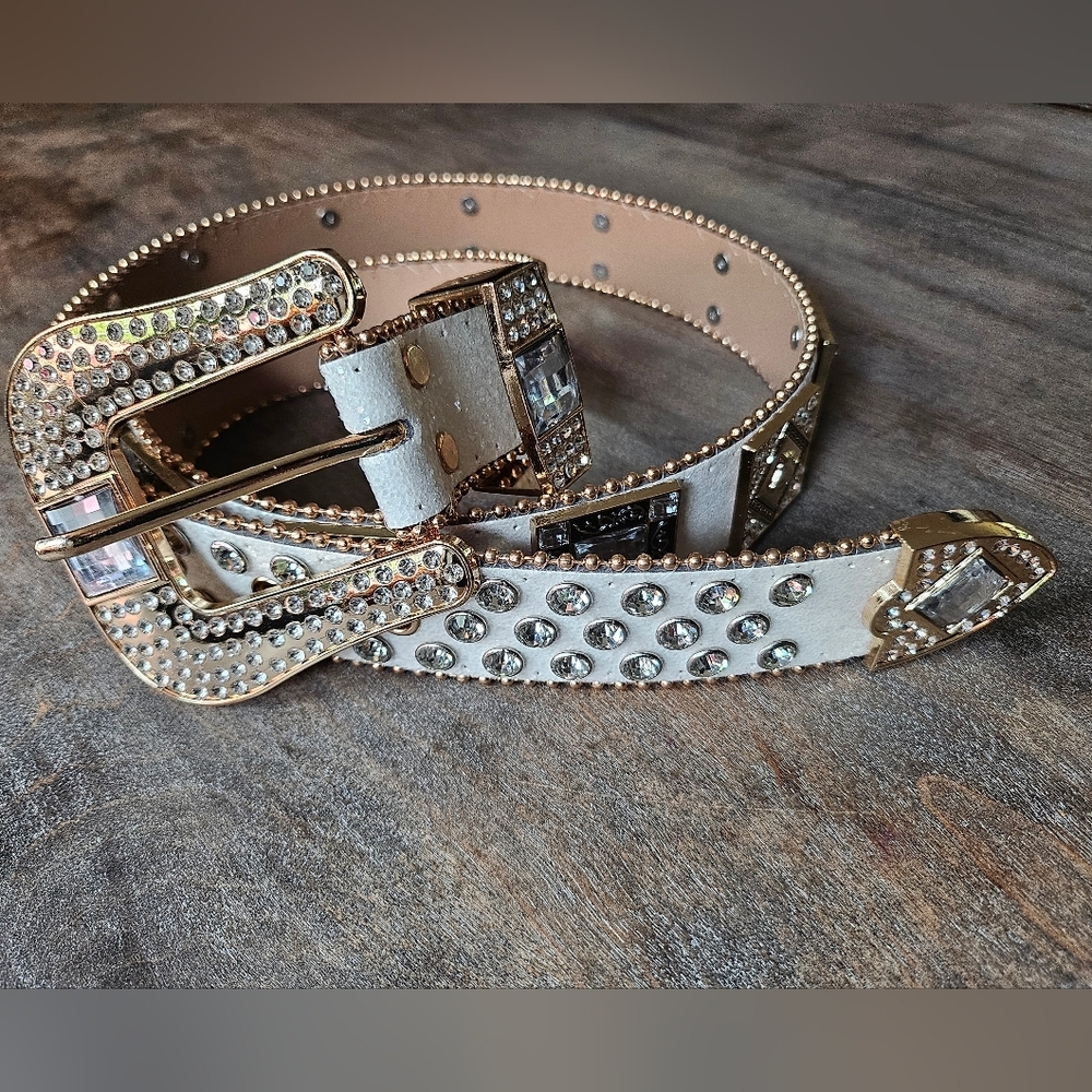 NWT White and Gold Studded Rhinestone Conch Belt